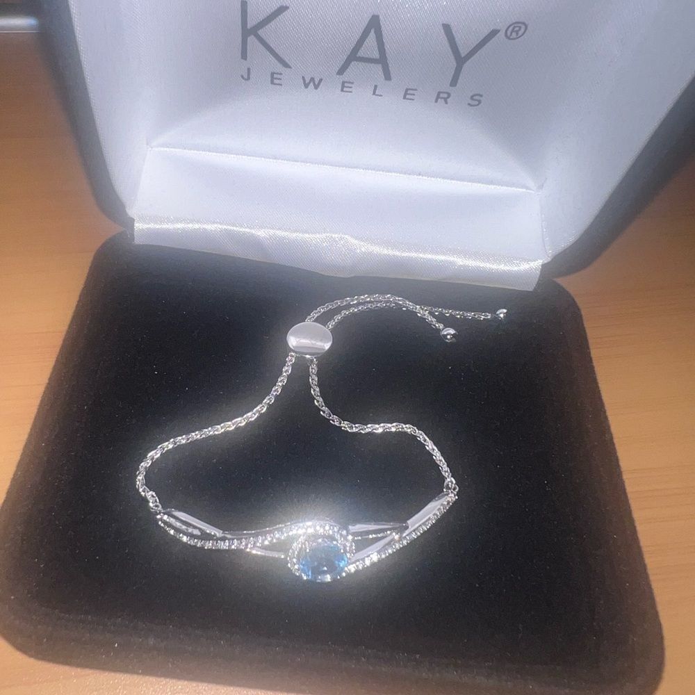 Kay Jewelers Bracelet with diamonds around & a beautiful sapphire center - Picture 6 of 16